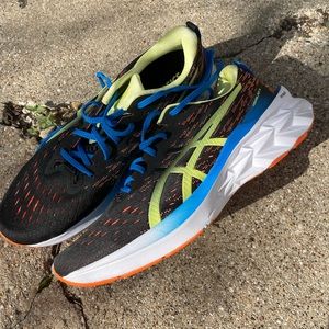 Mens ASICS Novablast 2